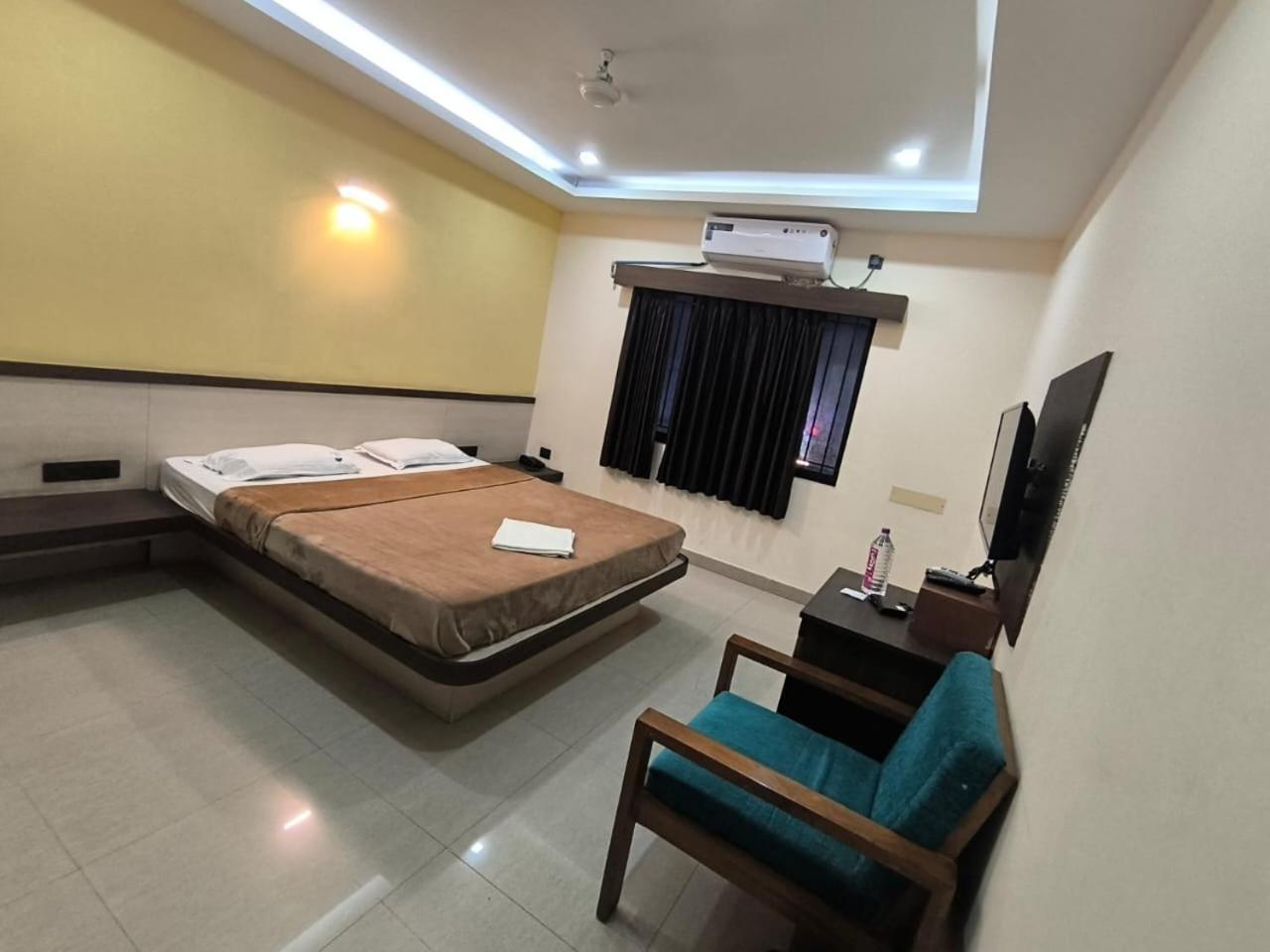 Hotel Pbs Grand Hospet Exterior foto